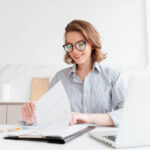 Jak wygląda wizyta u notariusza – przebieg, dokumenty, koszty